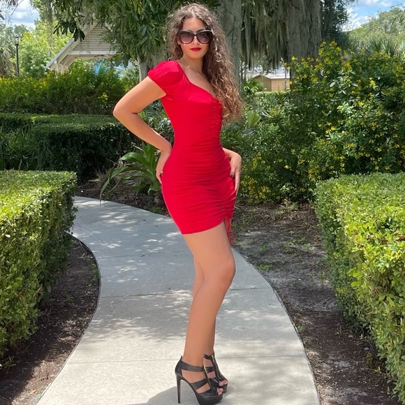 Beautiful ♥️ Deep Red Ruched Mini Dress - Picture 3 of 10